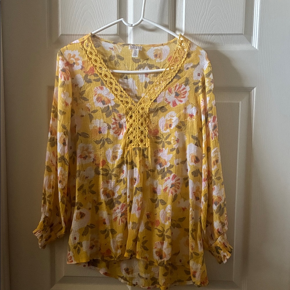 Spense Yellow Floral Lace Women's Blouse

Good condition, non somke house